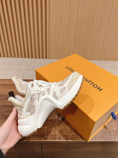 LV ARCHLIGHT SNEAKER IN WHITE CALFSKIN AND CAMEL BEIGE MONOGRAM DENIM