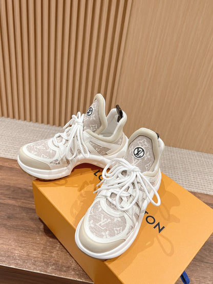 LV ARCHLIGHT SNEAKER IN WHITE CALFSKIN AND CAMEL BEIGE MONOGRAM DENIM
