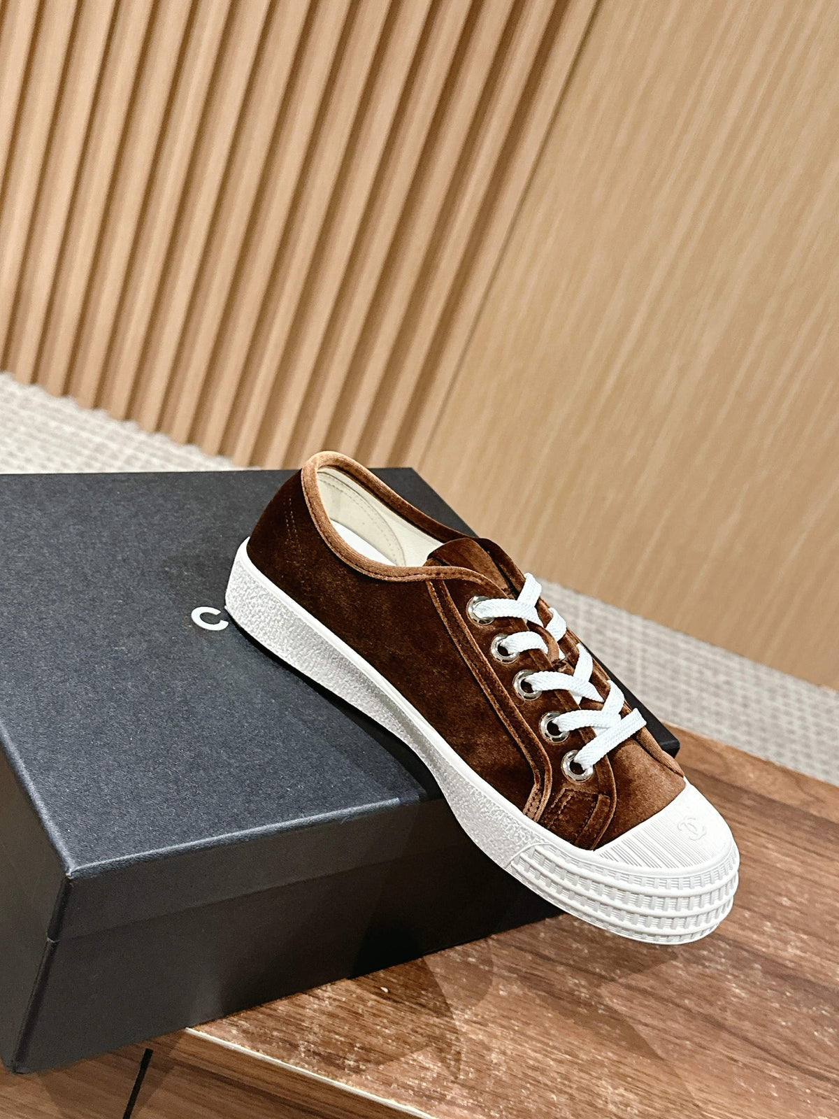 CONVERSE SNEAKER IN PENNY BROWN VELVET