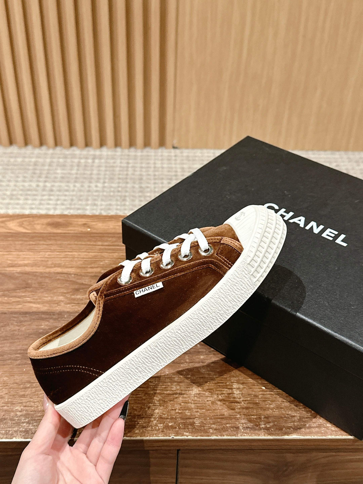 CONVERSE SNEAKER IN PENNY BROWN VELVET