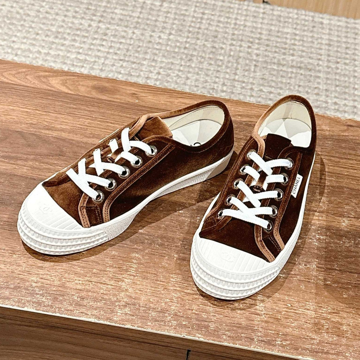CONVERSE SNEAKER IN PENNY BROWN VELVET