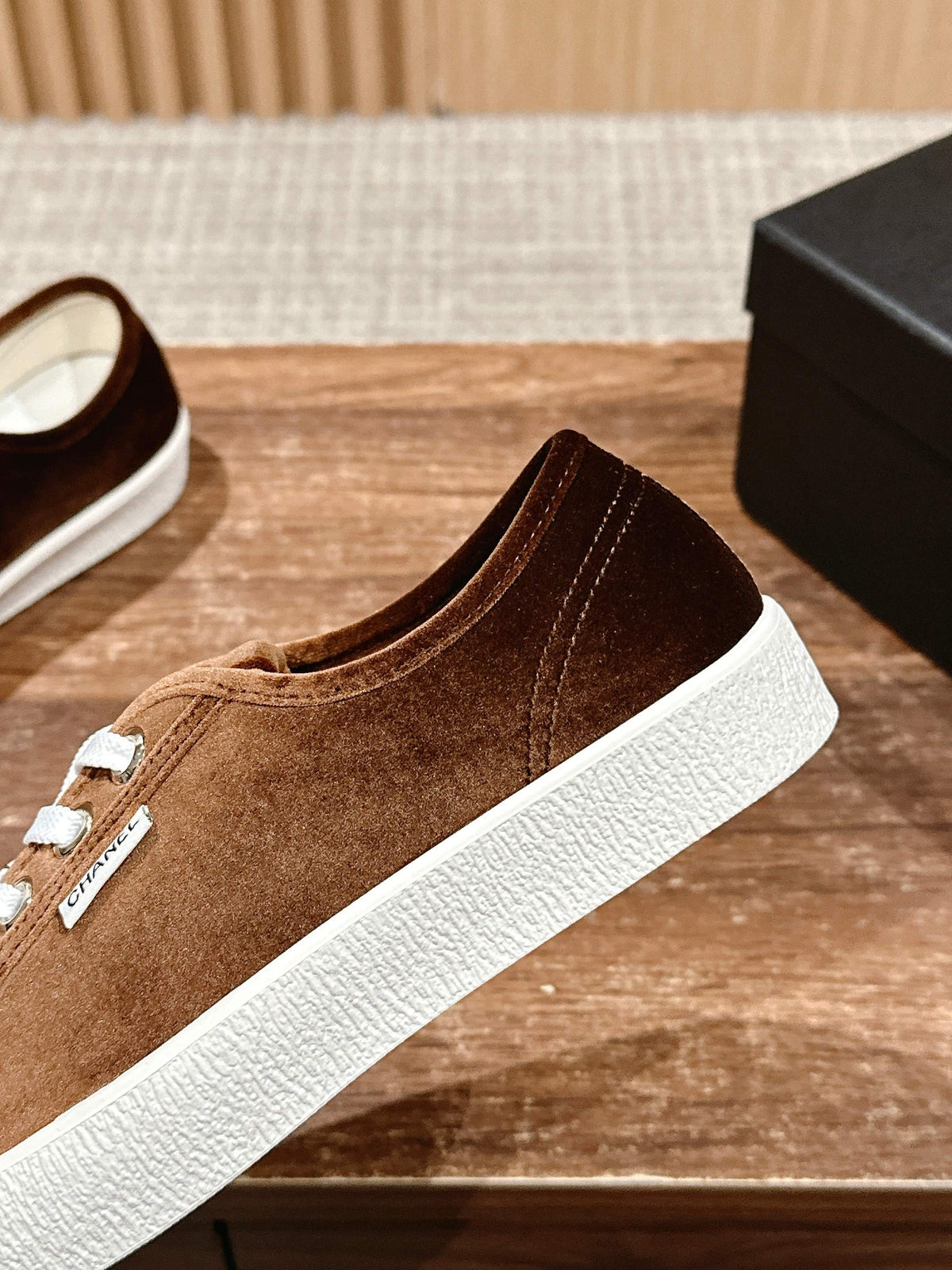 CONVERSE SNEAKER IN PENNY BROWN VELVET