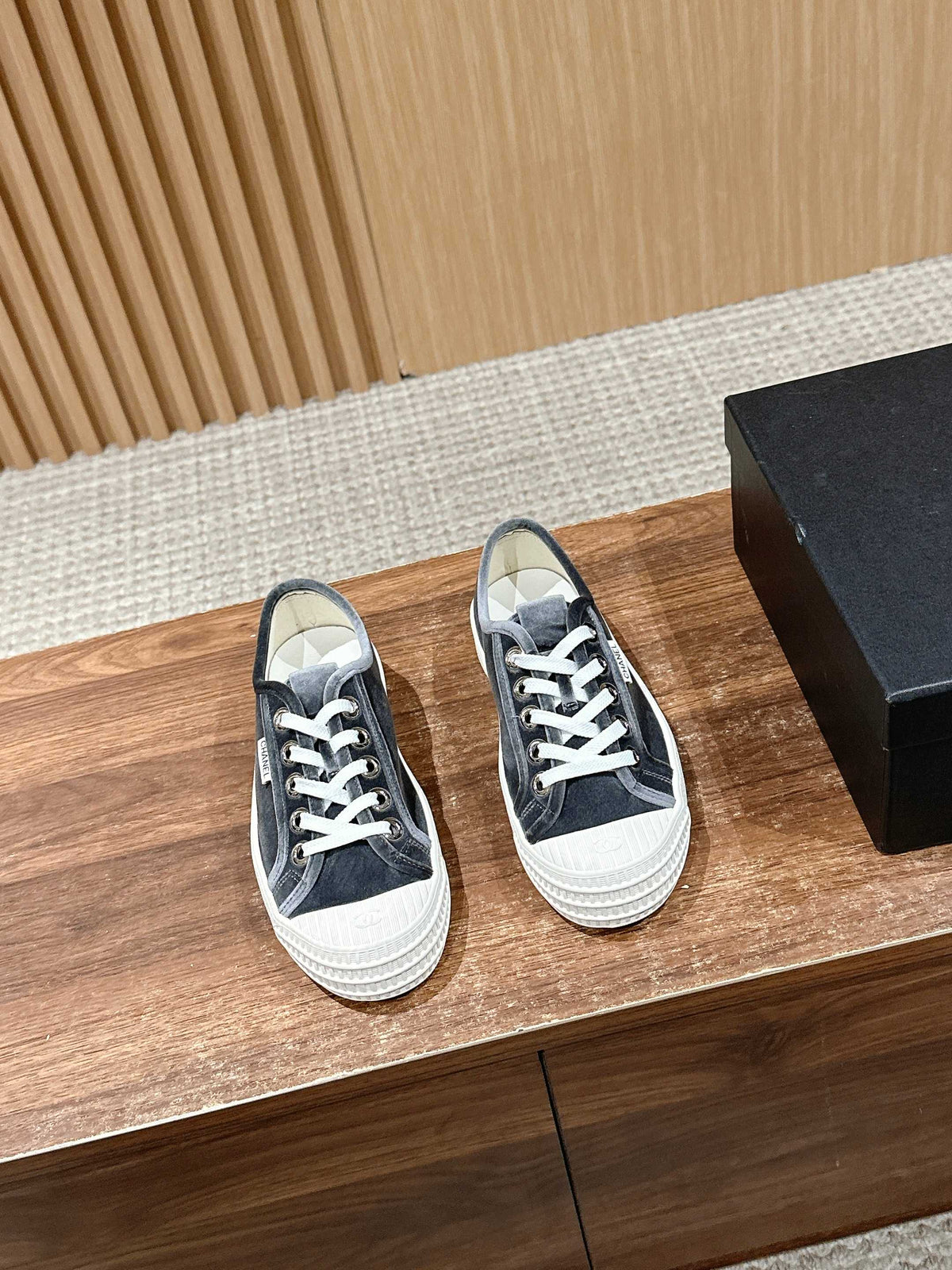 CONVERSE SNEAKER IN CHARCOAL BLACK VELVET