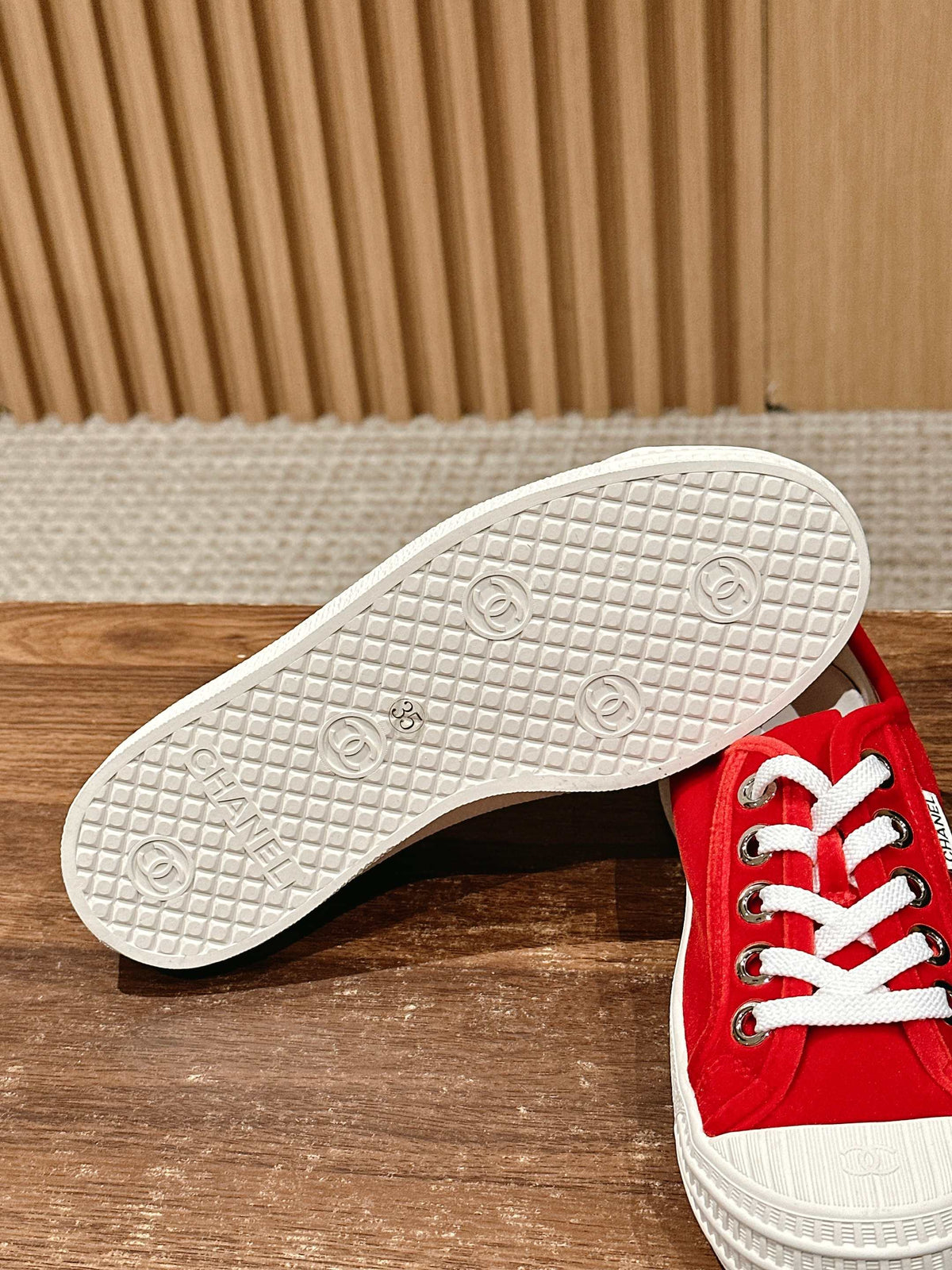 CONVERSE SNEAKER IN RUBY RED VELVET