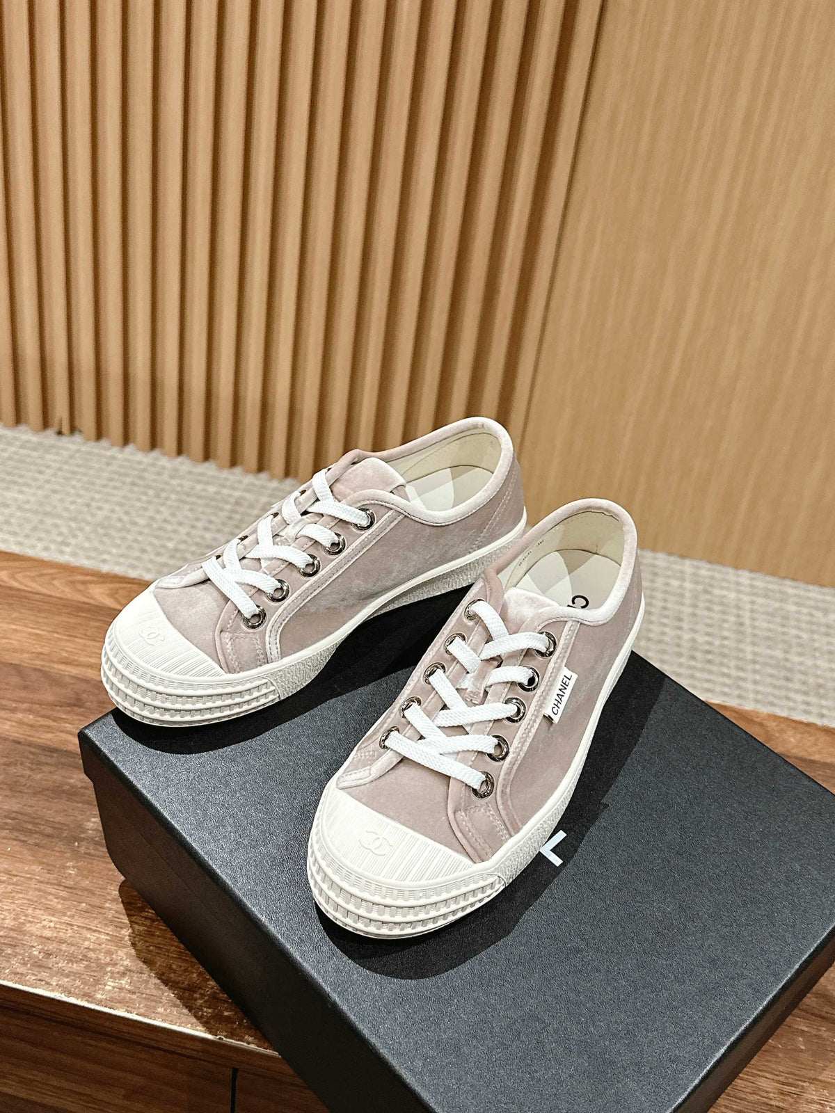 CONVERSE SNEAKER IN KHAKI BROWN VELVET