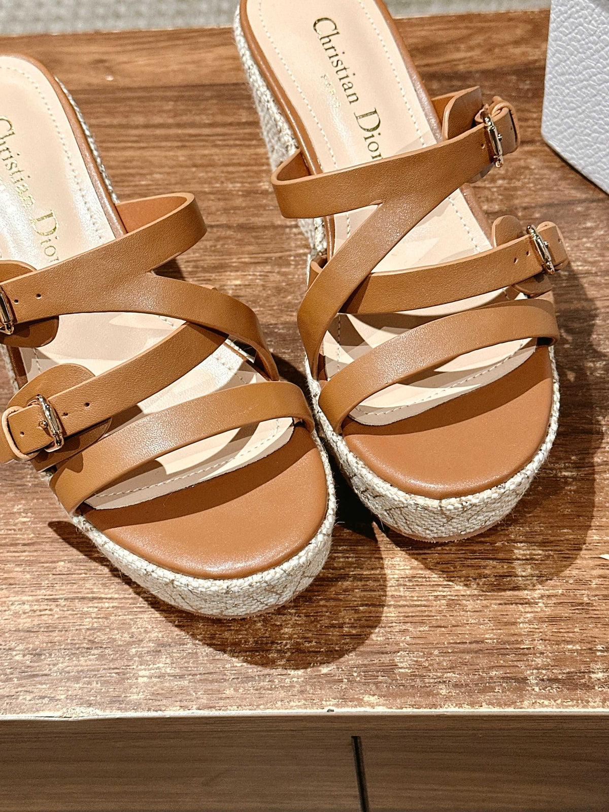 ATTITUDE WEDGE SLIDE 90MM IN BROWN ADJUSTABLE STRAPS CALFSKIN CANVAS SOLE