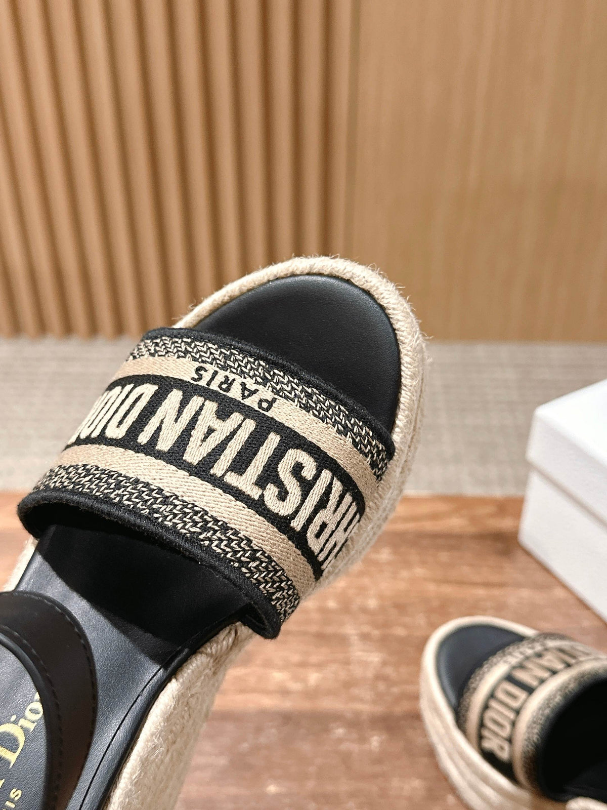 DWAY WEDGE SANDAL IN BLACK EMBROIDERED COTTON RAFFIA SOLE