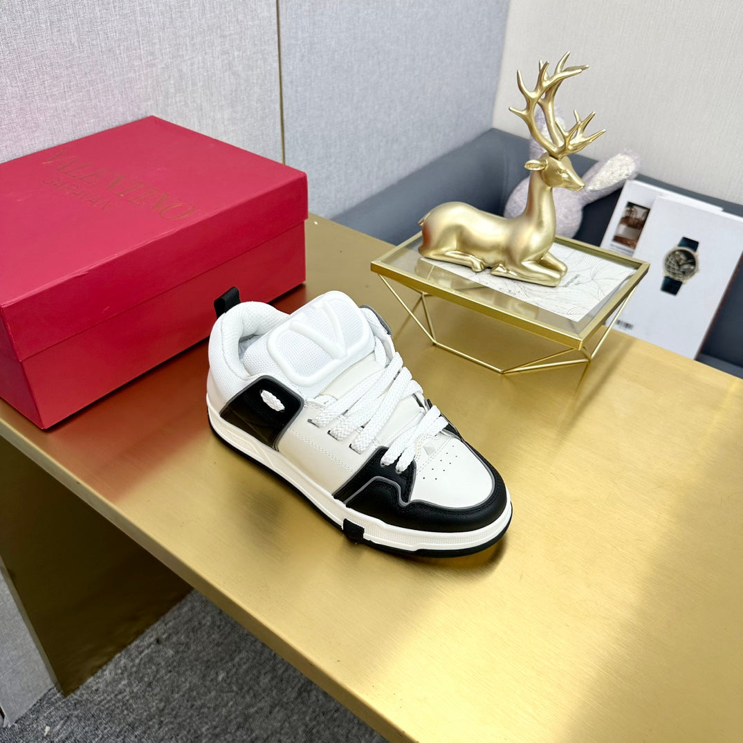 One Stud Sneaker Garavani Black Calfskin White Fabric