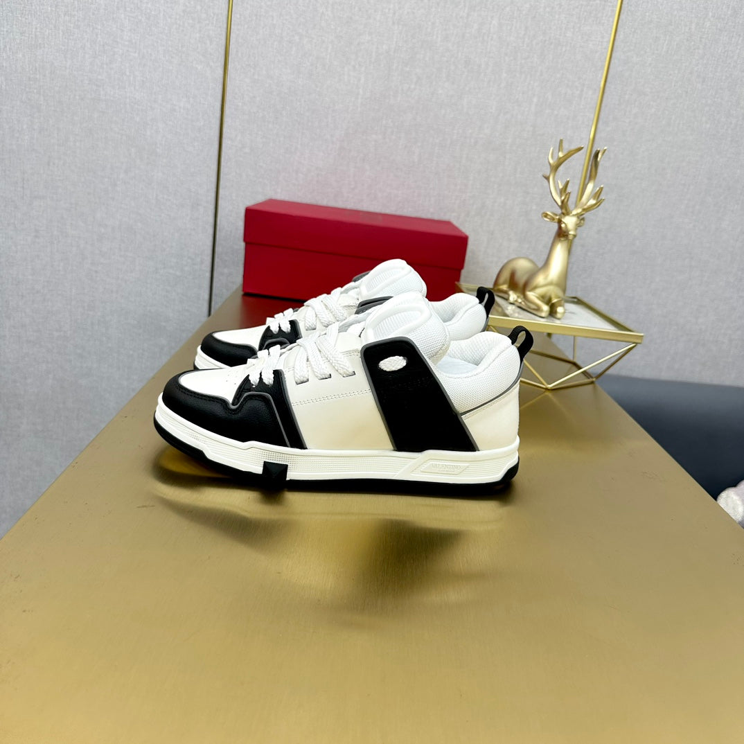 One Stud Sneaker Garavani Black Calfskin White Fabric