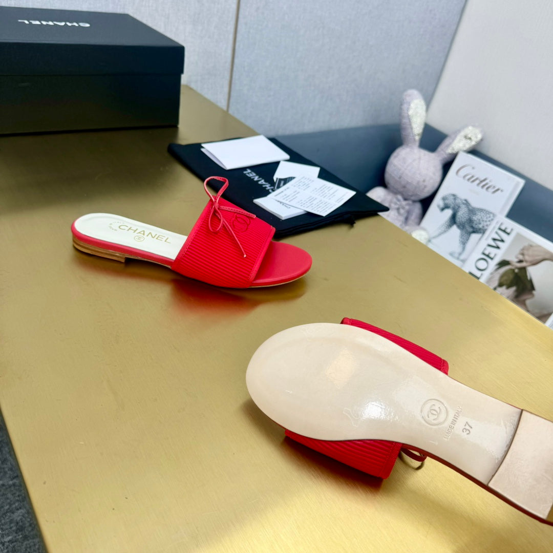 BOW SLIPPERS IN CANDY RED LAMBSKIN