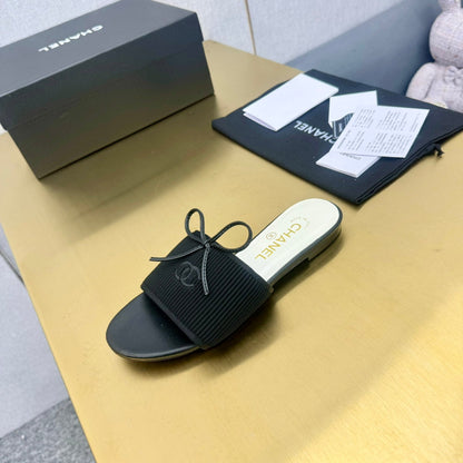 BOW SLIPPERS IN BLACK LAMBSKIN