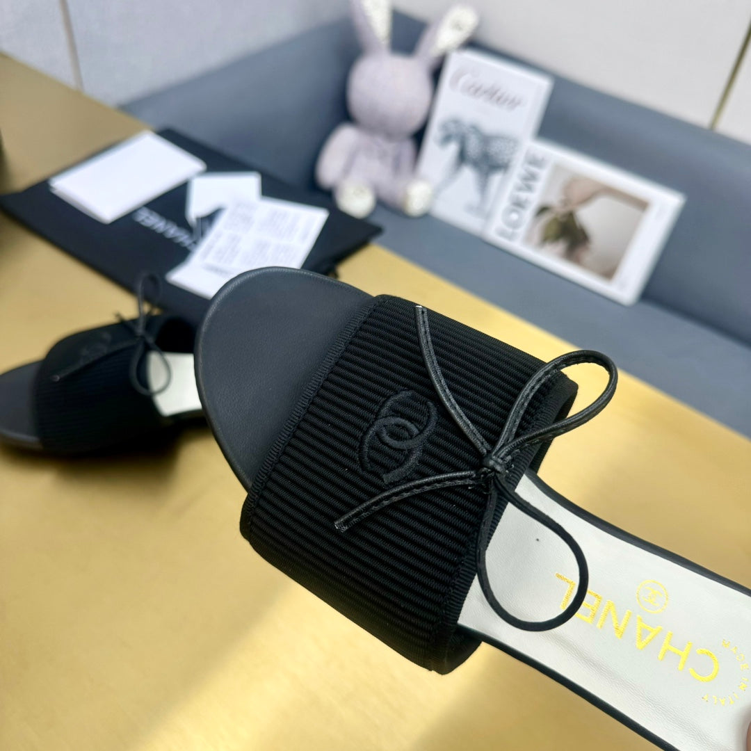 BOW SLIPPERS IN BLACK LAMBSKIN