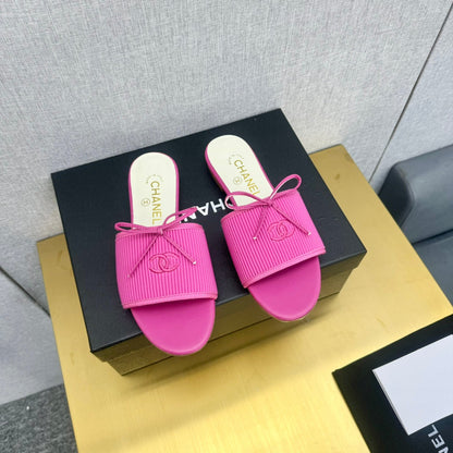 BOW SLIPPERS IN BRIGHT PINK LAMBSKIN