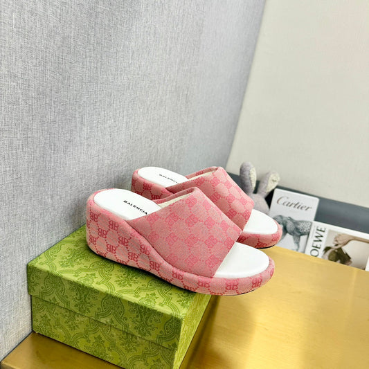 WEDGE SANDALS IN PINK MONOGRAM JACQUARD FABRIC