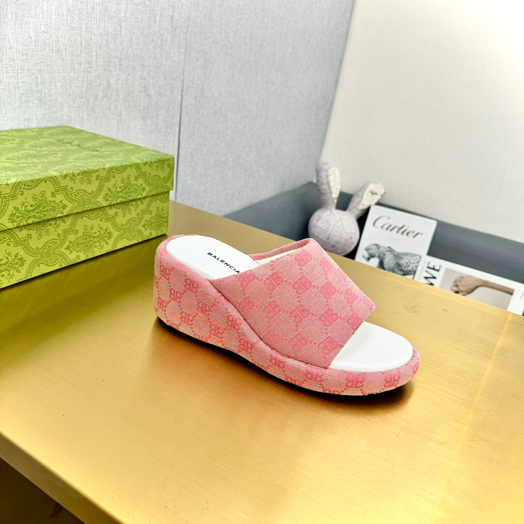 WEDGE SANDALS IN PINK MONOGRAM JACQUARD FABRIC