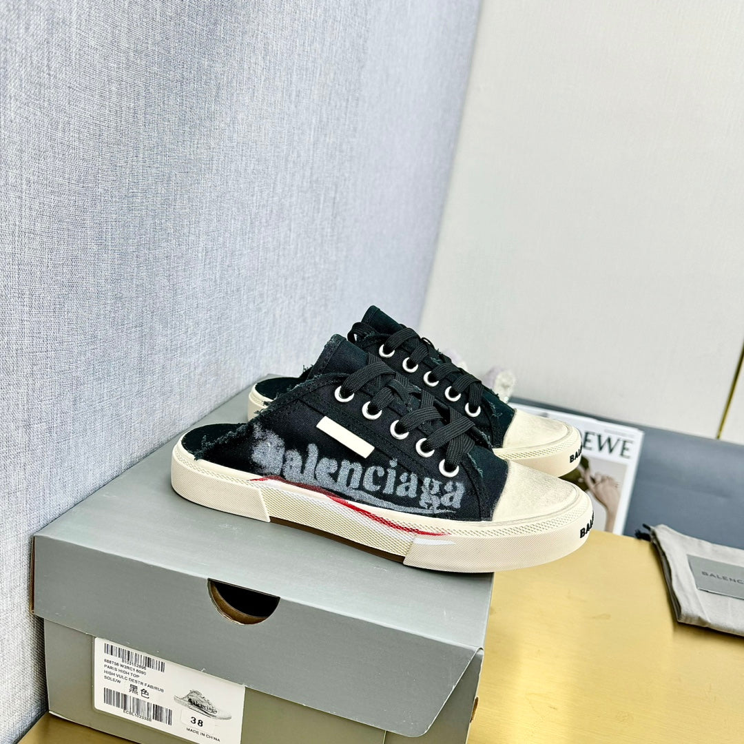 SNEAKER MULES IN BLACK CANVAS GRAFFITI LOGO