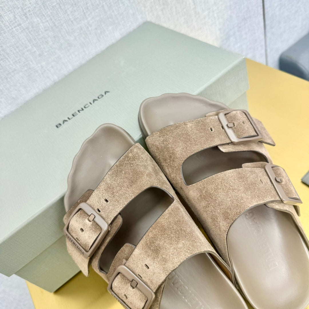 BIRKENSTOCK SLIPPERS IN LIGHT BROWN SUEDE