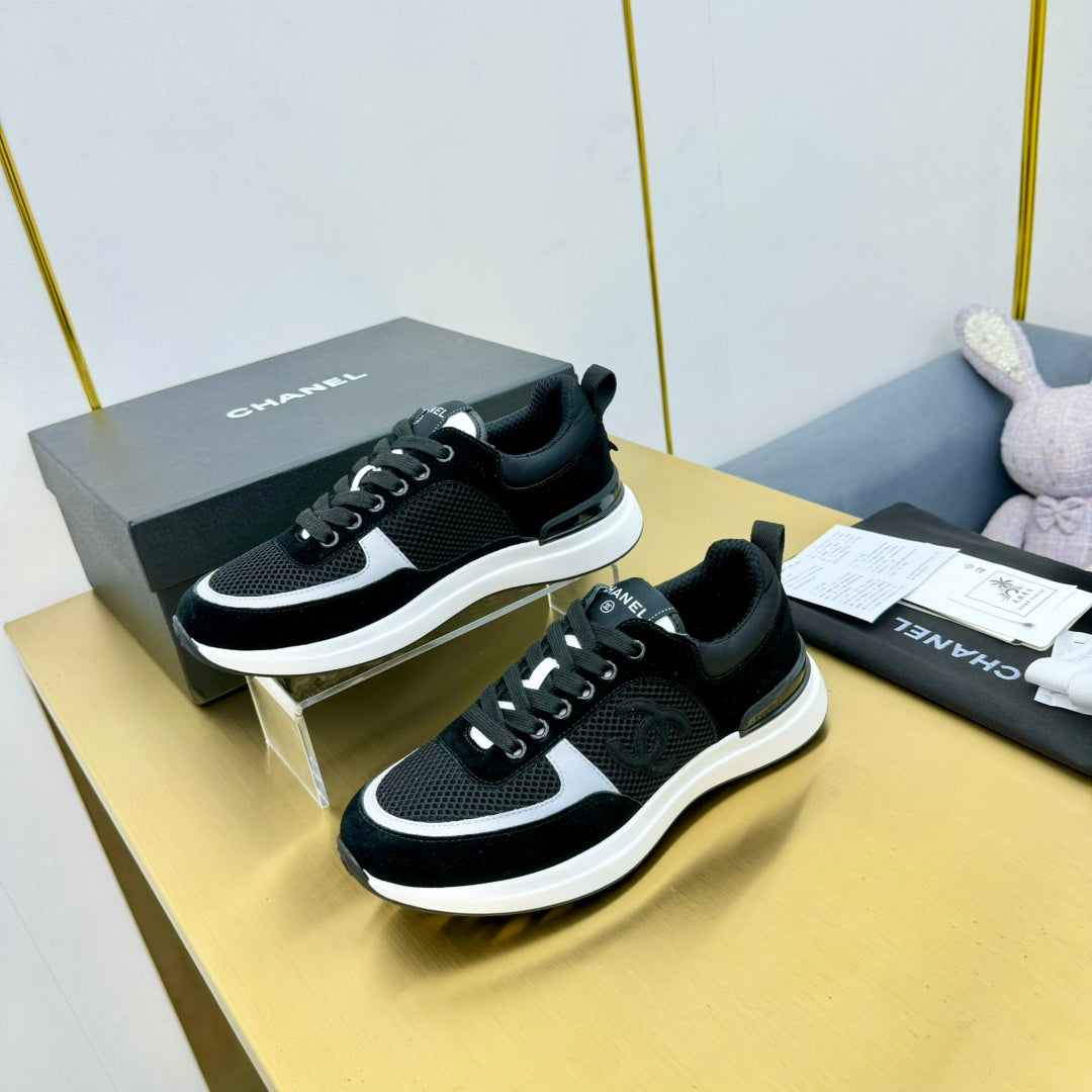 CLASSIC TRAINER IN BLACK MERCERIZED VELVET