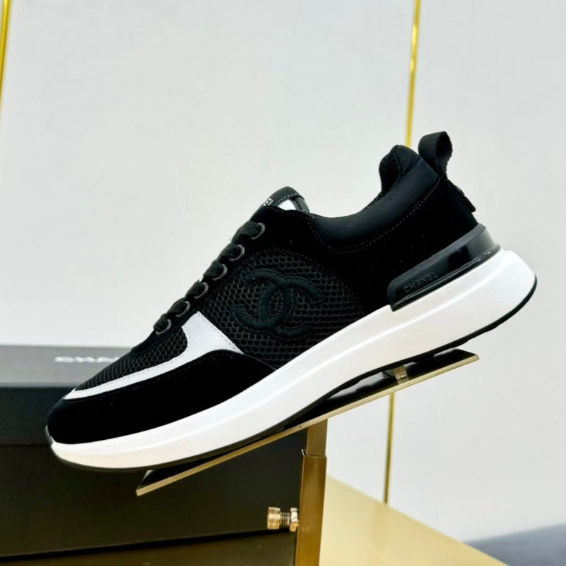 CLASSIC TRAINER IN BLACK MERCERIZED VELVET