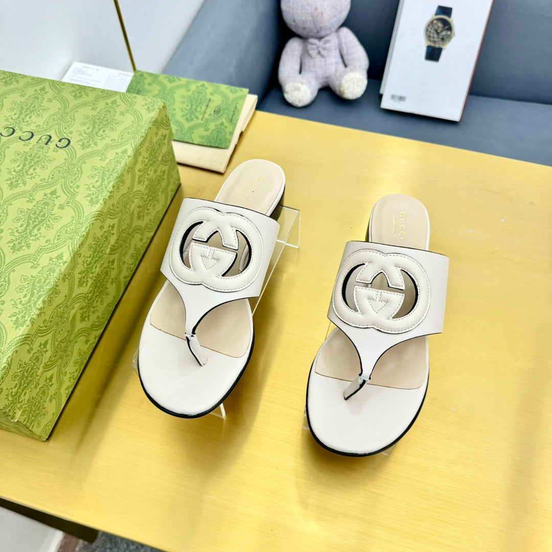 BLONDIE THONG SANDAL IN WHITE LAMBSKIN