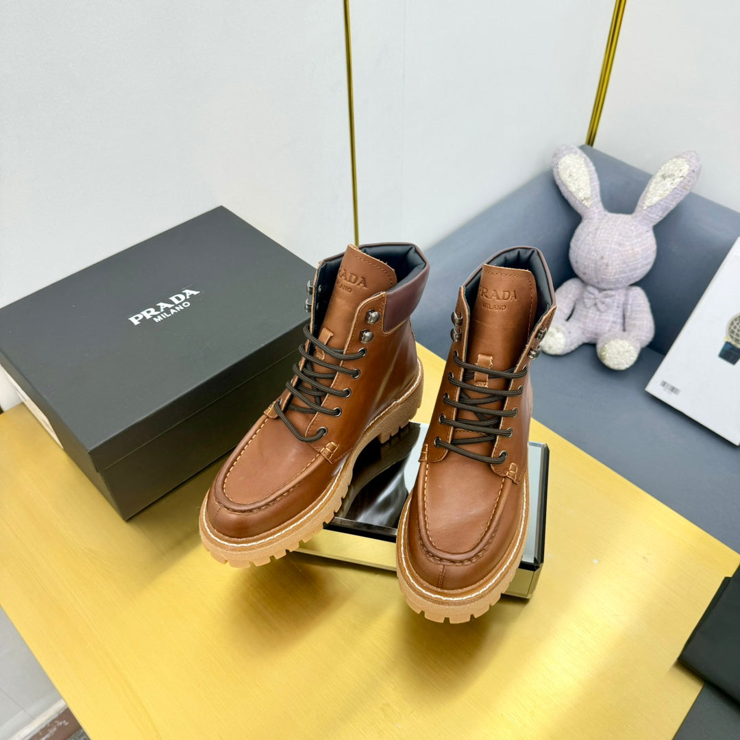 LACE-UP ANKLE BOOTS IN COGNAC CALFSKIN