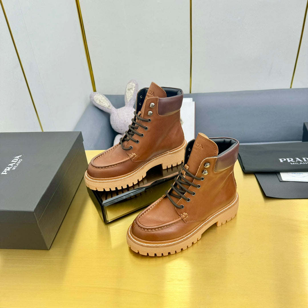 LACE-UP ANKLE BOOTS IN COGNAC CALFSKIN