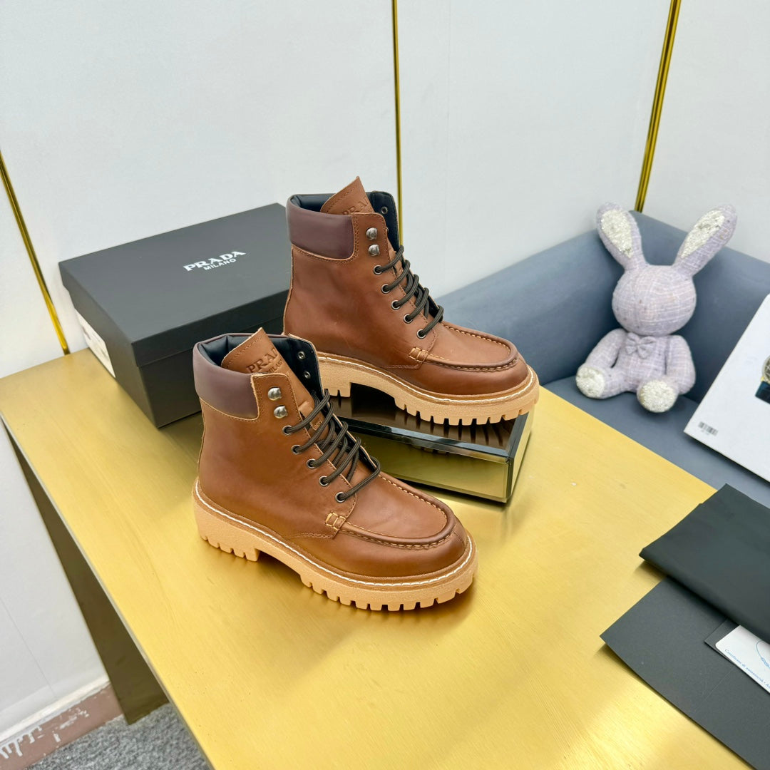 LACE-UP ANKLE BOOTS IN COGNAC CALFSKIN