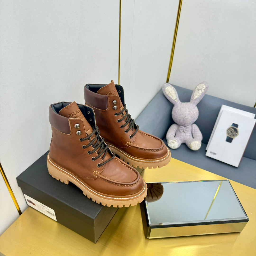 LACE-UP ANKLE BOOTS IN COGNAC CALFSKIN