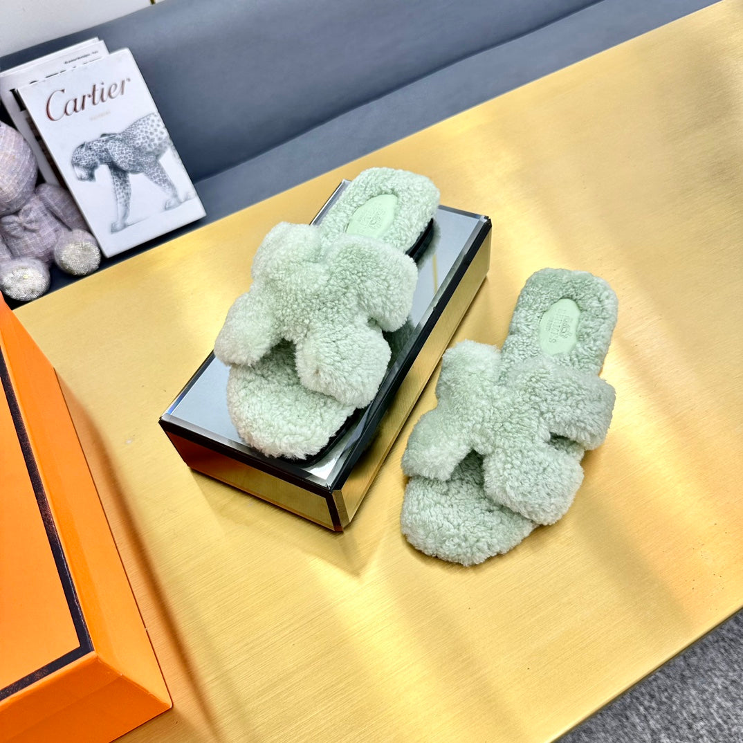 ORAN SHEARLING SANDALS PASTEL GREEN