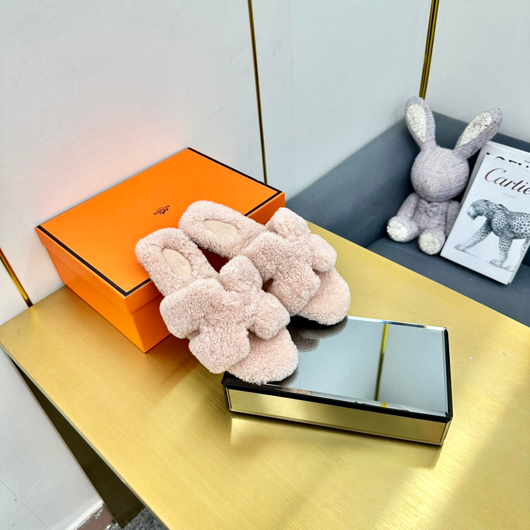 ORAN SHEARLING SANDALS LIGHT PINK