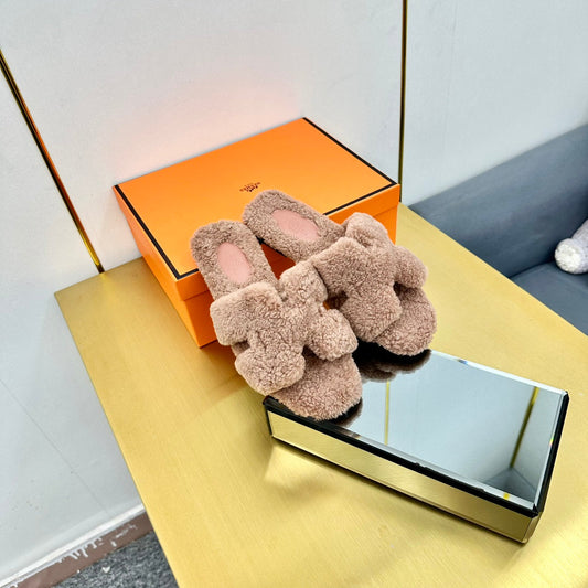ORAN SHEARLING SANDALS ROSY BROWN