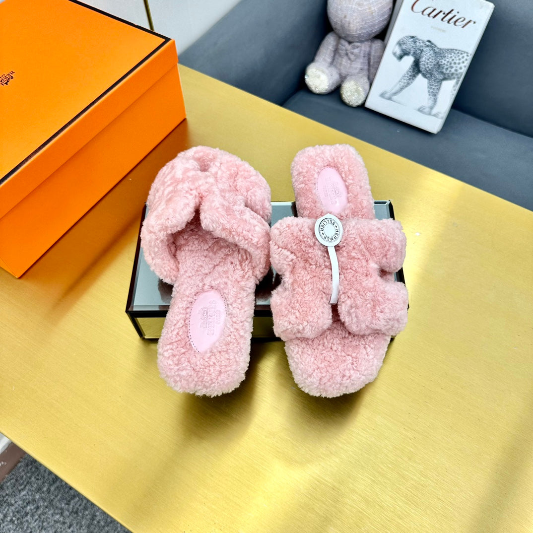 ORAN SHEARLING SANDALS BABY PINK
