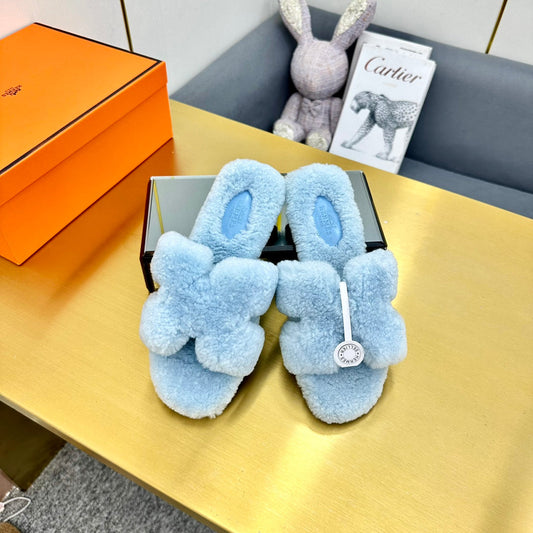 ORAN SHEARLING SANDALS POWDER BLUE