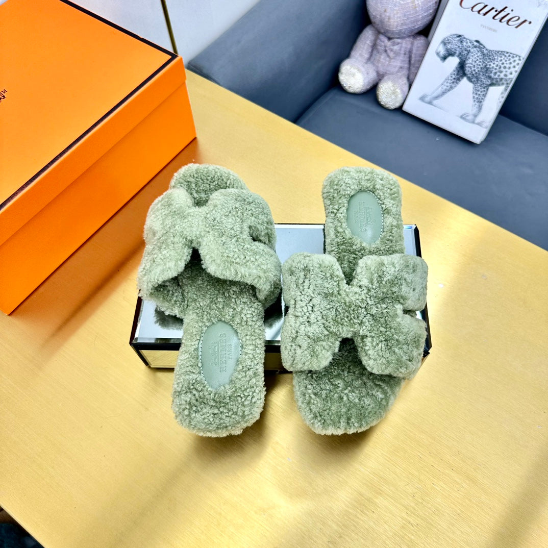 ORAN SHEARLING SANDALS JADE GREEN
