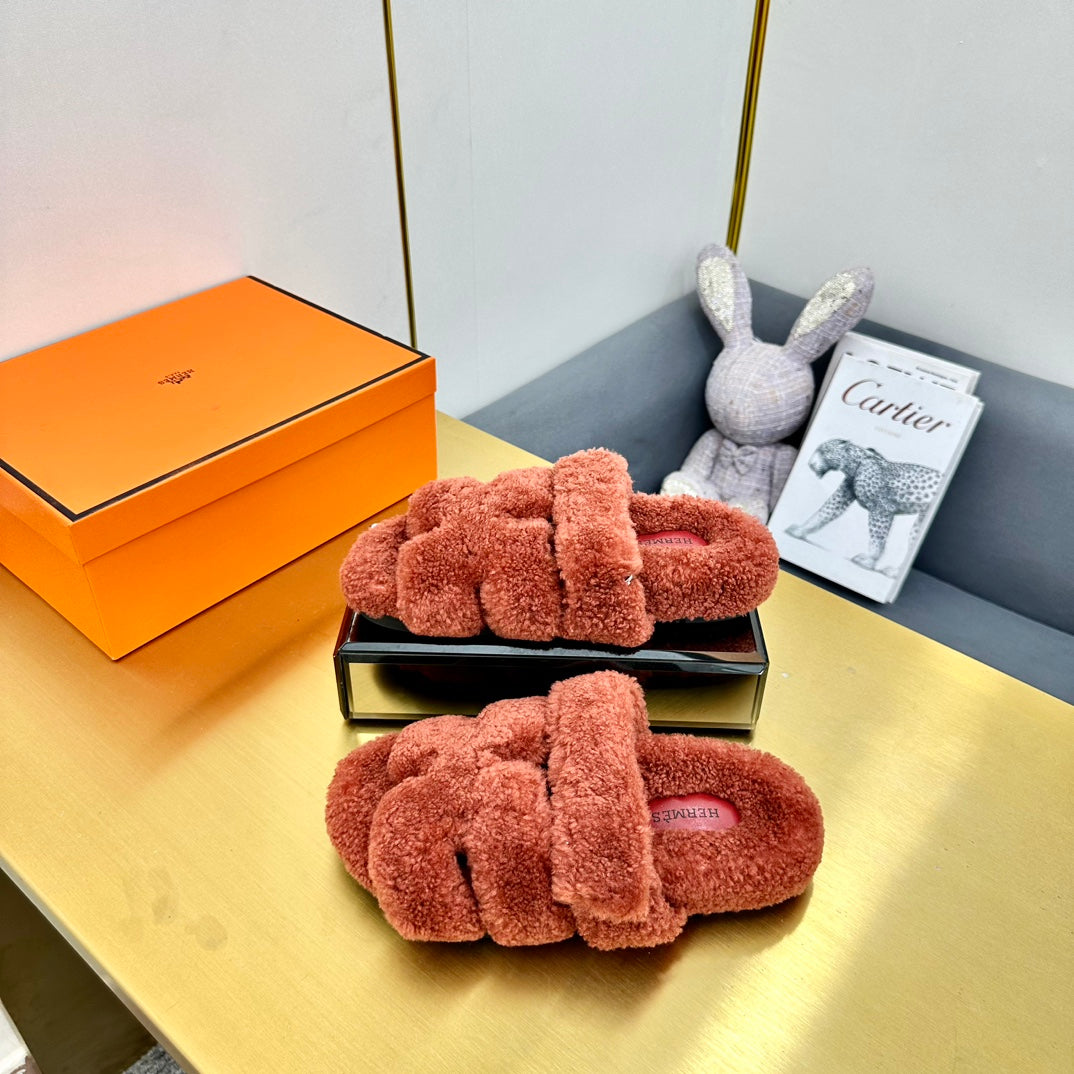 CHYPRE SANDAL IN BRONZE BROWN SHEARLING