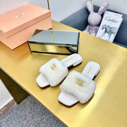 WHITE SLIPPERS LAMB FUR