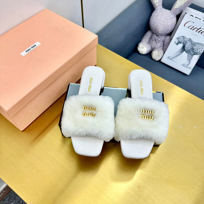 WHITE SLIPPERS LAMB FUR