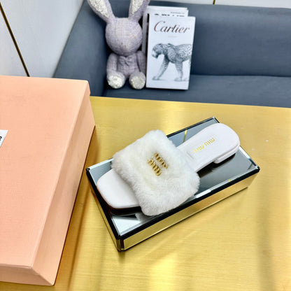 WHITE SLIPPERS LAMB FUR