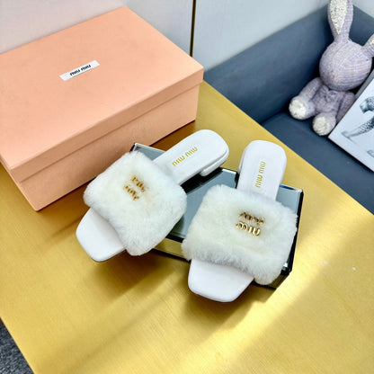 WHITE SLIPPERS LAMB FUR