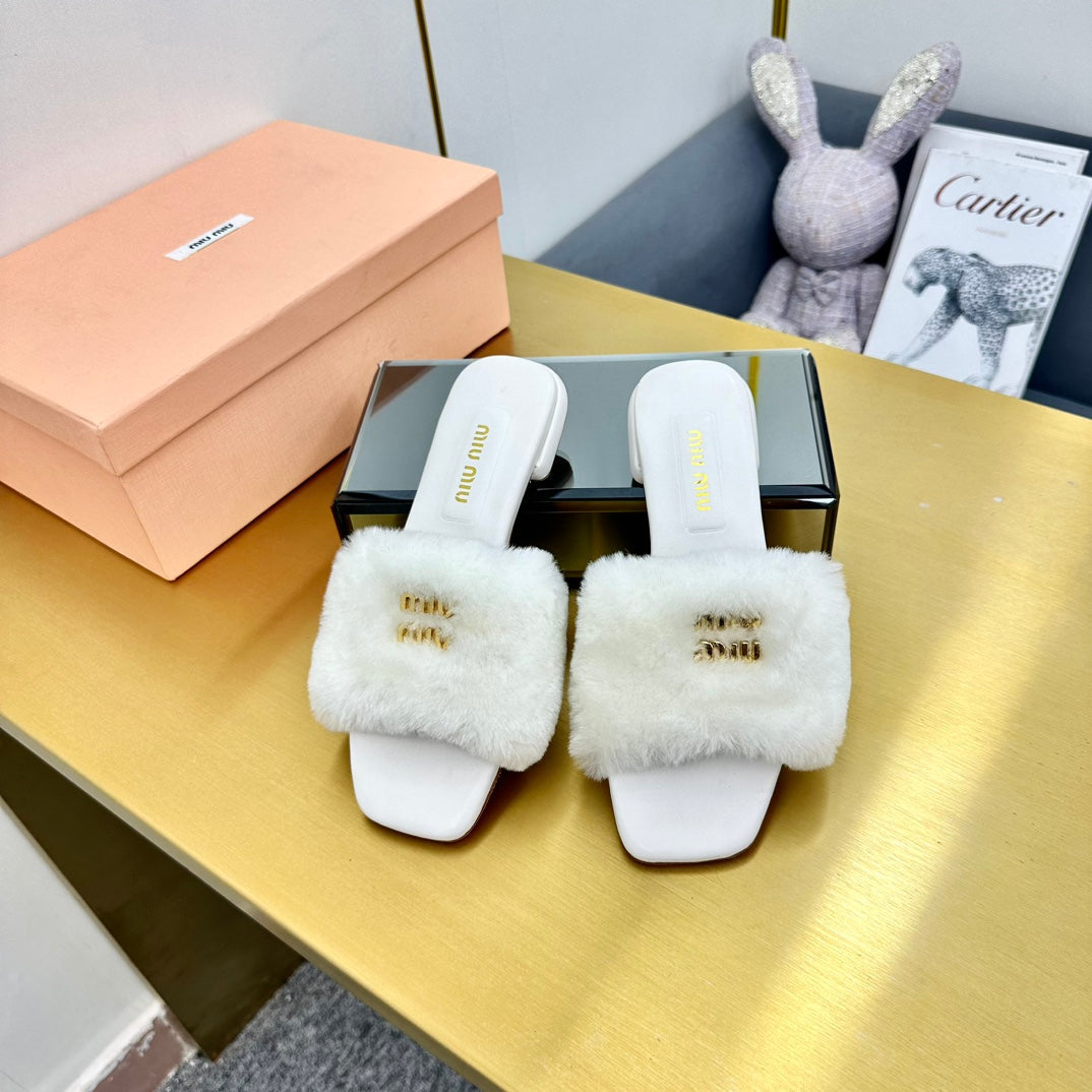 WHITE SLIPPERS LAMB FUR