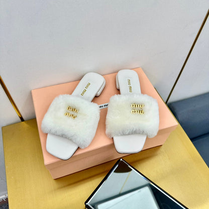 WHITE SLIPPERS LAMB FUR