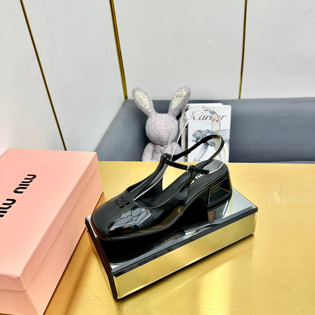 T-STRAPS SLINGBACK PUMPS IN BLACK GLOSSY LAMBSKIN
