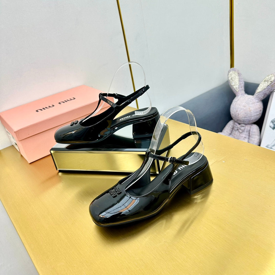 T-STRAPS SLINGBACK PUMPS IN BLACK GLOSSY LAMBSKIN