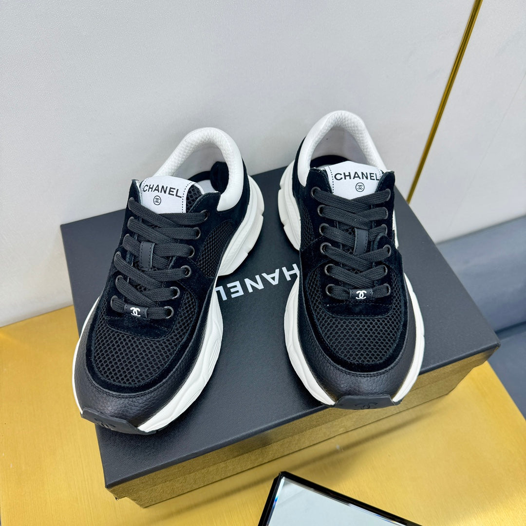 SNEAKER IN BLACK WITH WHITE LOGO CALFSKIN AND MESH