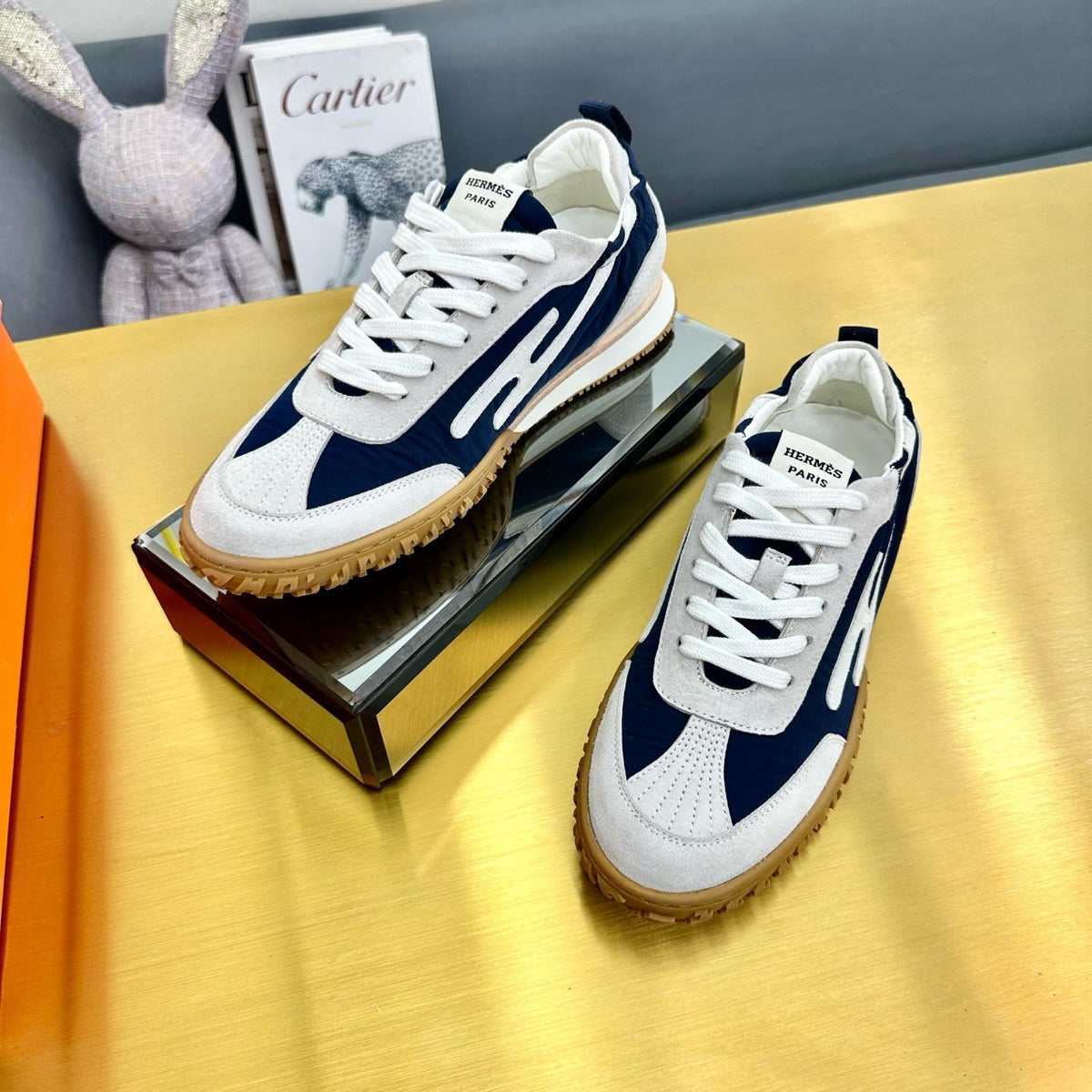 JET SNEAKER IN PALE GRAY SUEDE AND NAVY BLUE NAPPA LEATHER