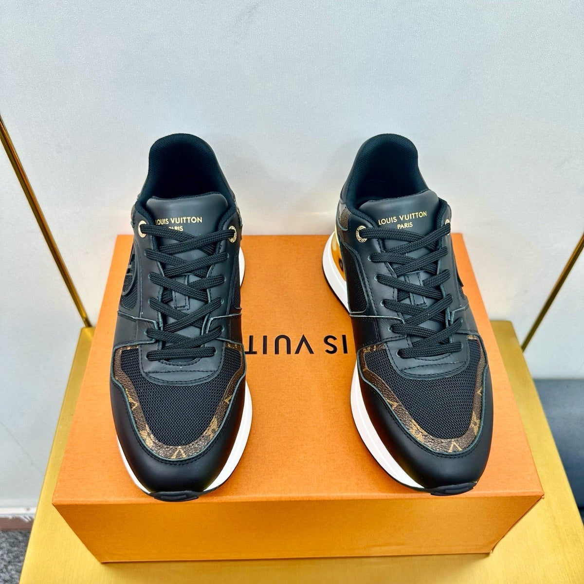 NEO RUN AWAY SNEAKER IN BLACK CALFSKIN