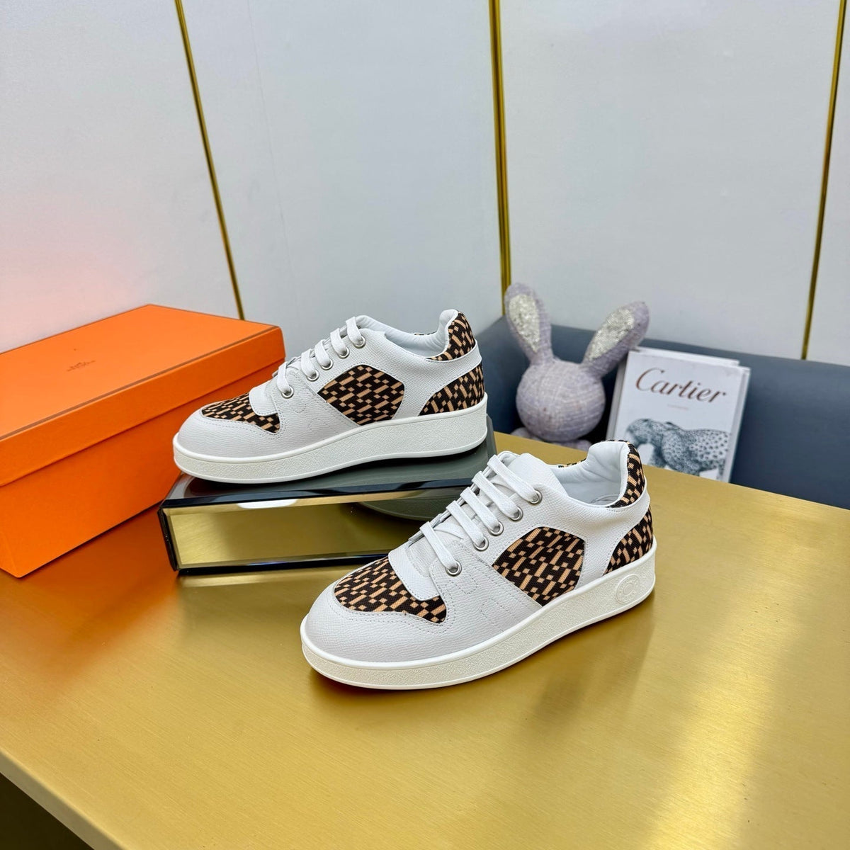 FREE SNEAKER IN WHITE CALFSKIN AND "H EN BIAIS" BROWN CANVAS