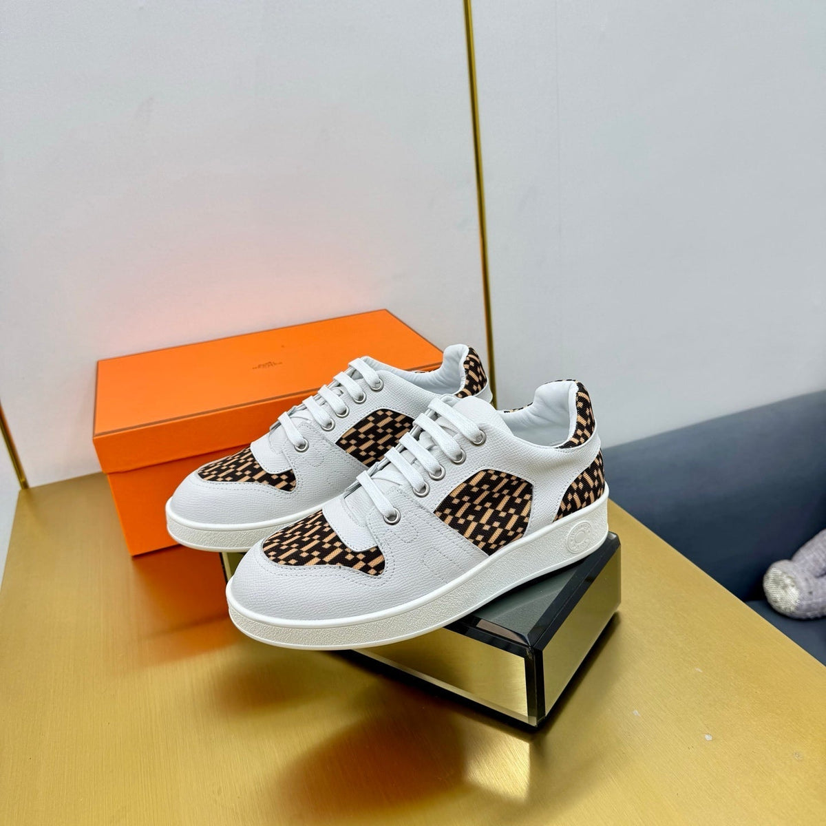 FREE SNEAKER IN WHITE CALFSKIN AND "H EN BIAIS" BROWN CANVAS