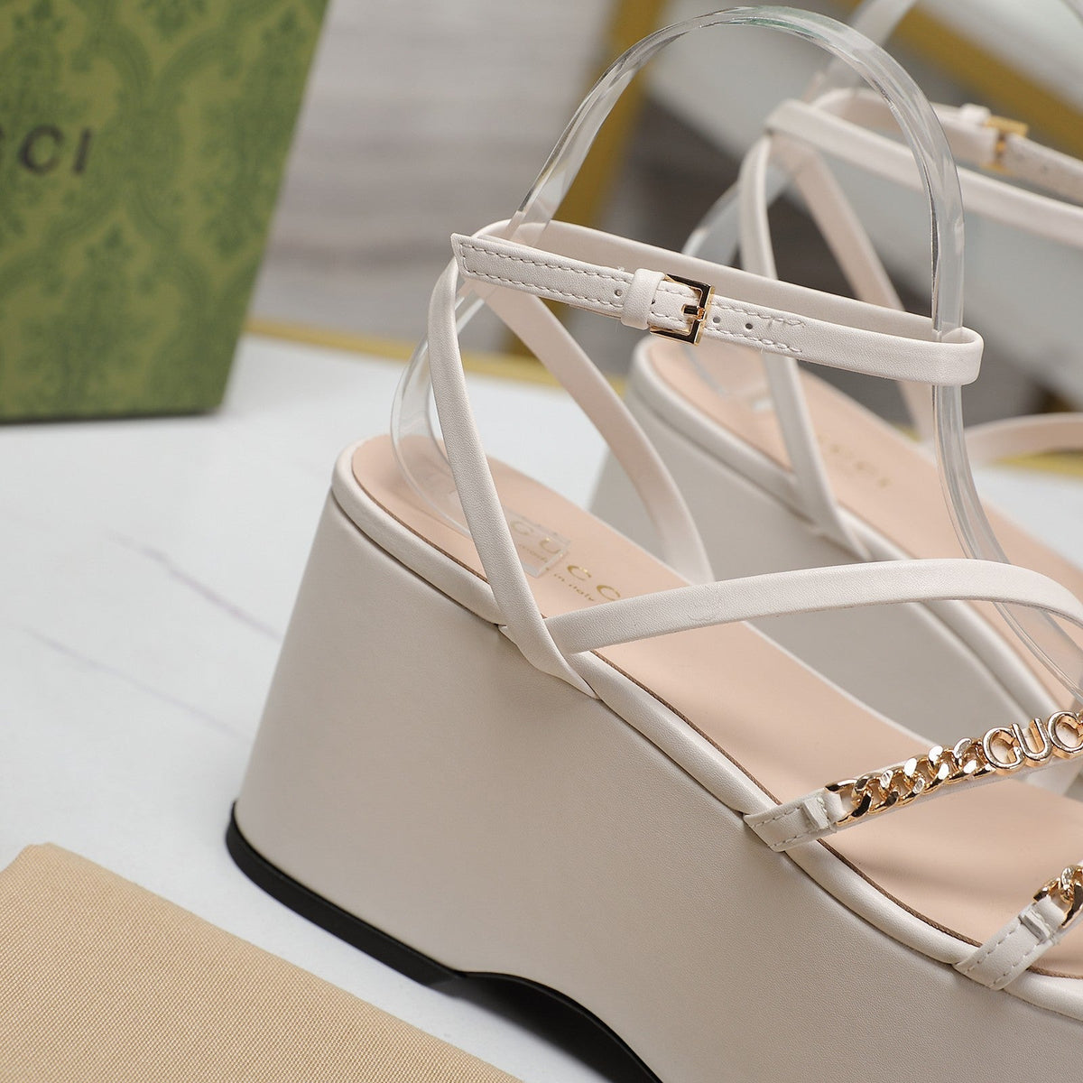 WEDGE PLATFORM IN WHITE SHEEPSKIN