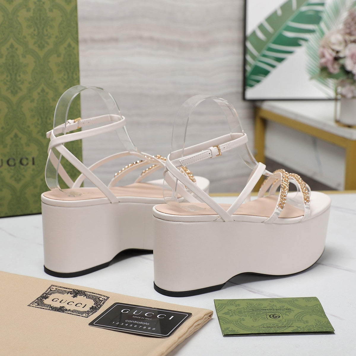 WEDGE PLATFORM IN WHITE SHEEPSKIN